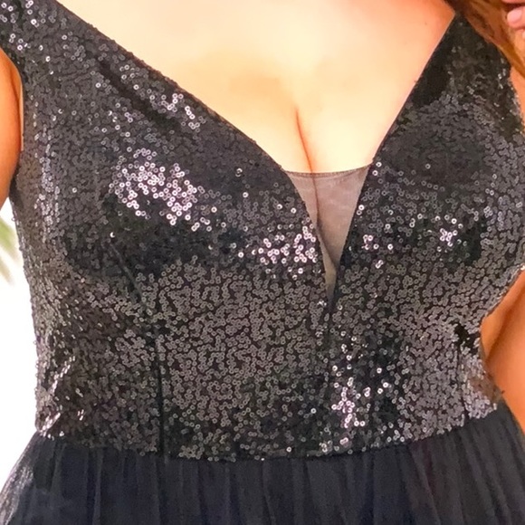 Beautiful sequin long Dress - Picture 5 of 9